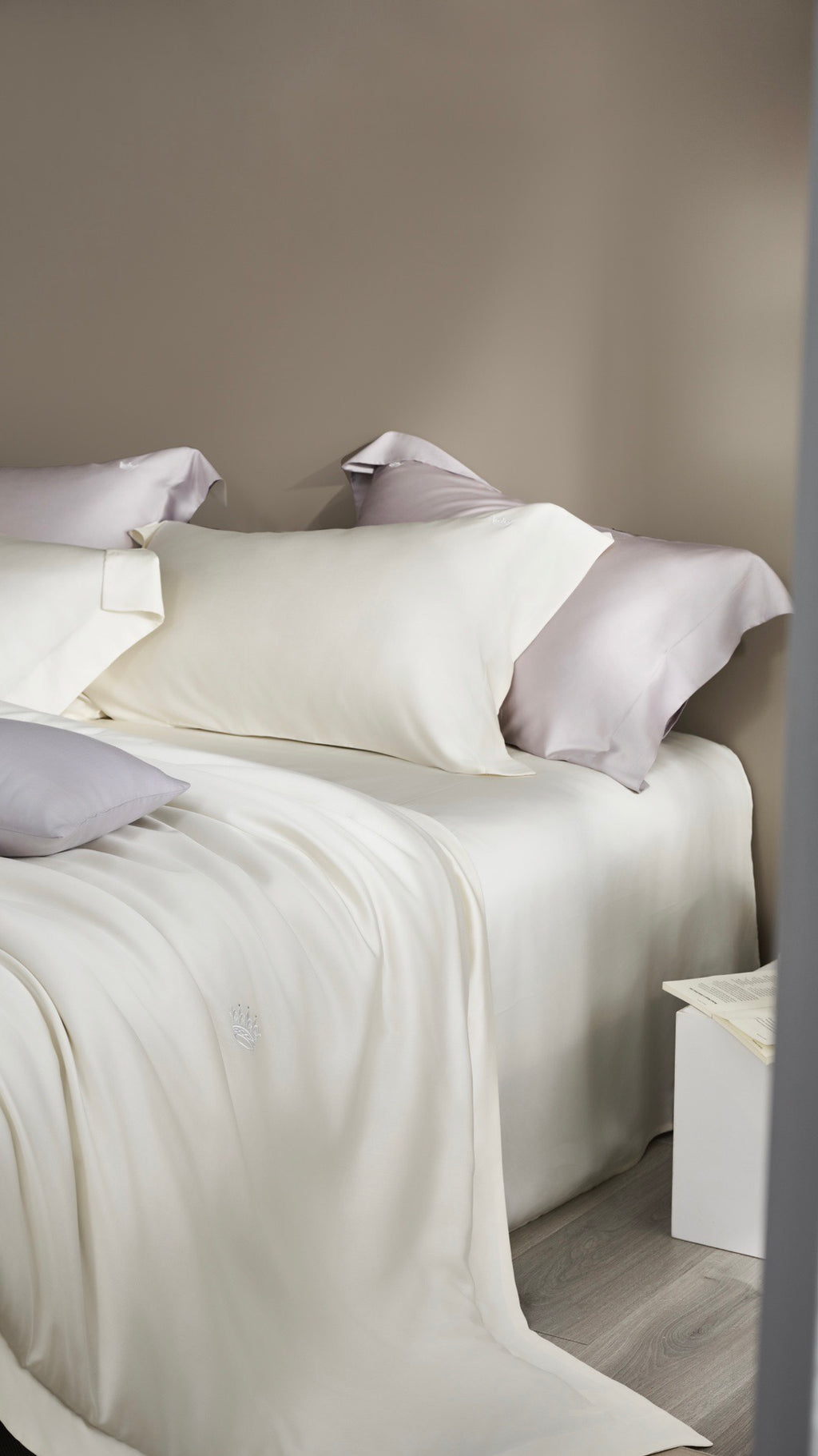 Luxury TENCEL™ Lyocell Bedding Set – Soft, Breathable & Elegant Signature Ivory