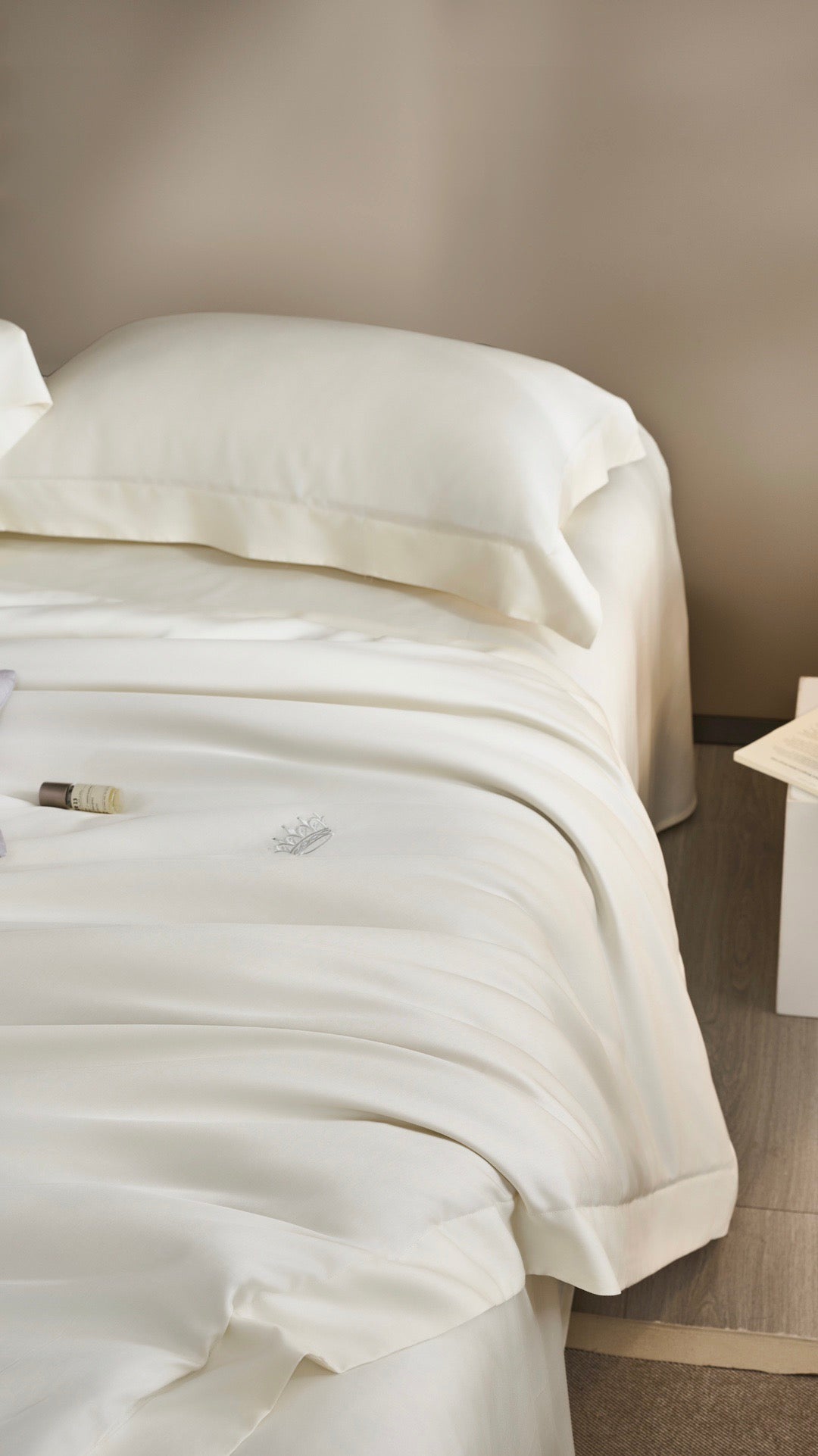 Luxury TENCEL™ Lyocell Bedding Set – Soft, Breathable & Elegant Signature Ivory